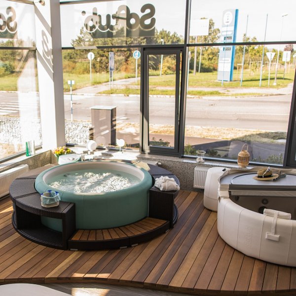 Showroom vířivek Softub v Praze